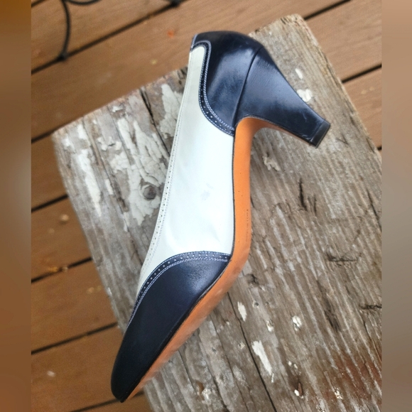 Ferragamo navy and white heels 7.5 - Picture 8 of 11